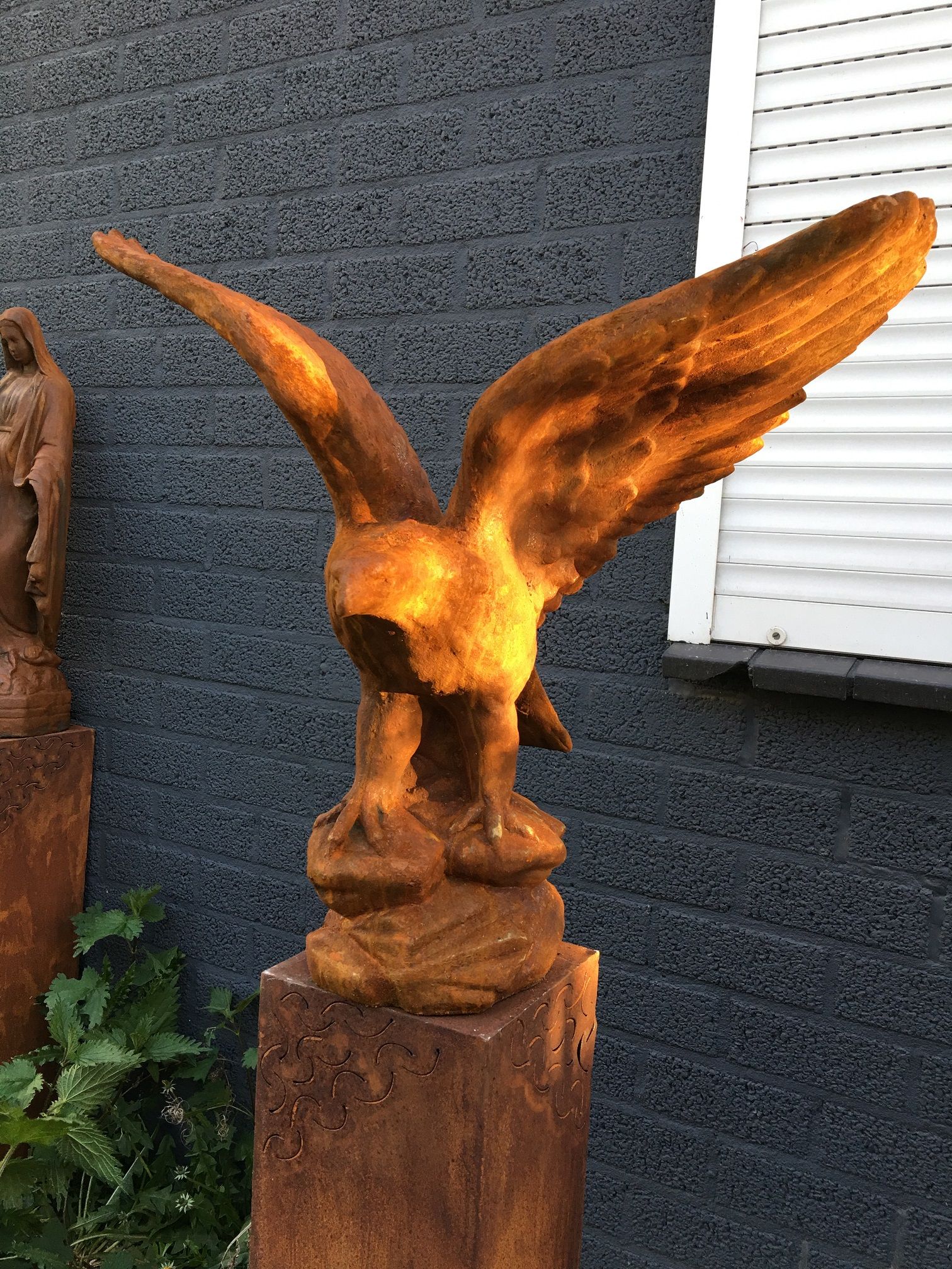 Adler voller Stein Oxid, schöne Statue
